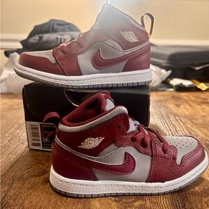 Jordan 1 mid 9c cherrywood red